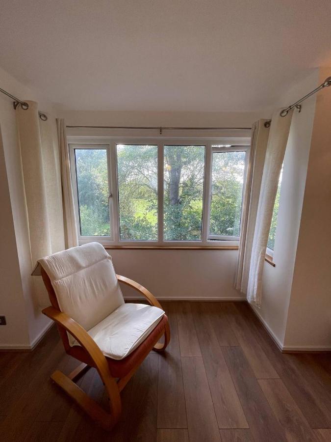Lovely 2 Bedroom Flat With Free Parking, Great Transport Links To Central London, The Excel Centre, Canary Wharf And The O2! Exterior foto